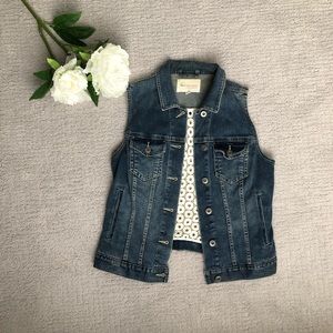 Sleeveless Jean Jacket ⚓️ Crochet Detail on Back